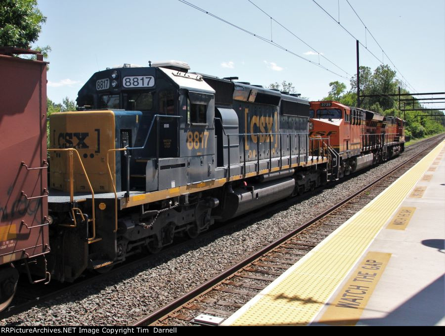 CSX 8817 on K142